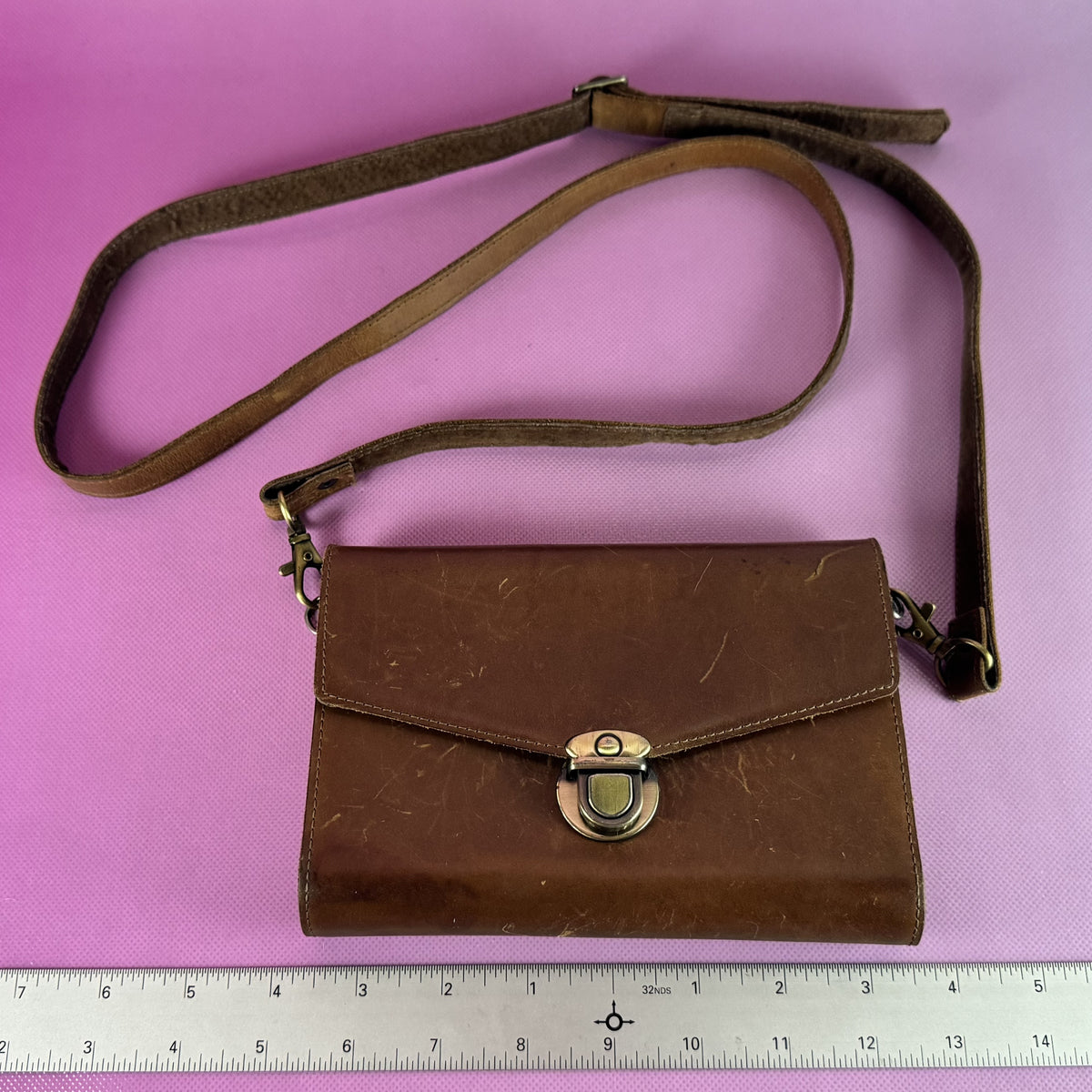 Vintage Brown Leather Crossbody Bag with Brass Clasp