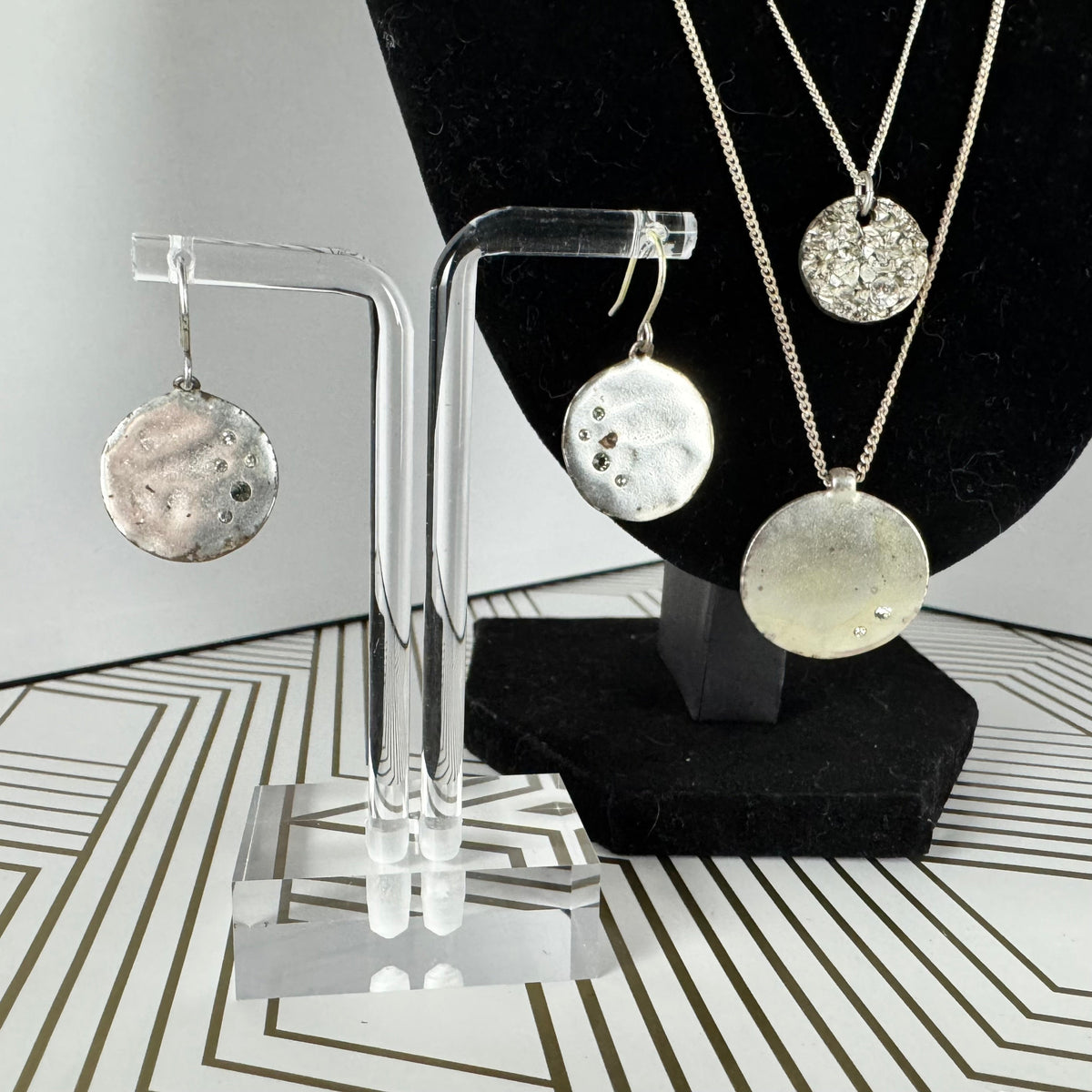 Kenneth Cole 2 Layer Textured Hammered Pendant Necklace with Matching Earrings Silver Tone
