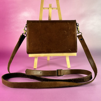 Vintage Brown Leather Crossbody Bag with Brass Clasp