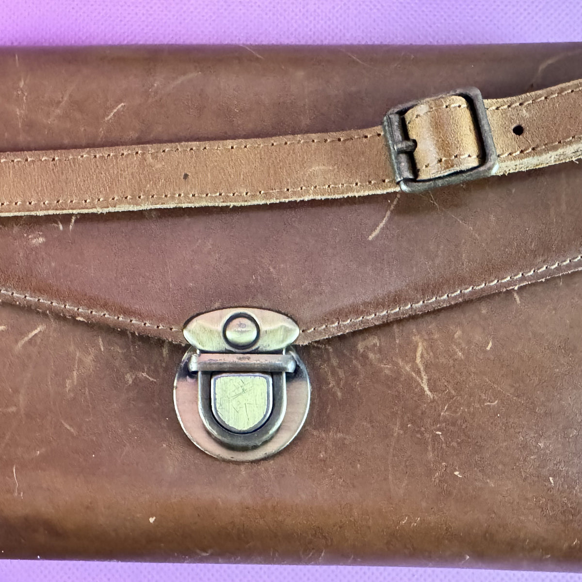 Vintage Brown Leather Crossbody Bag with Brass Clasp