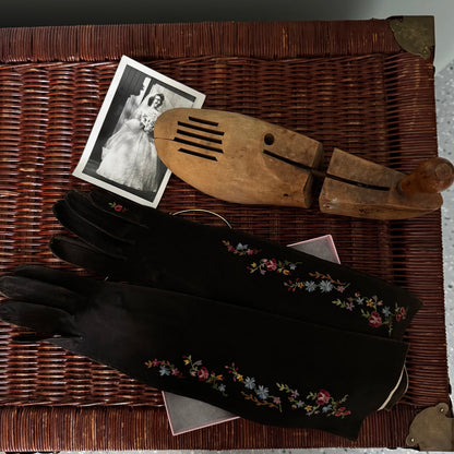 Embroidered Brown Doeskin Gloves
